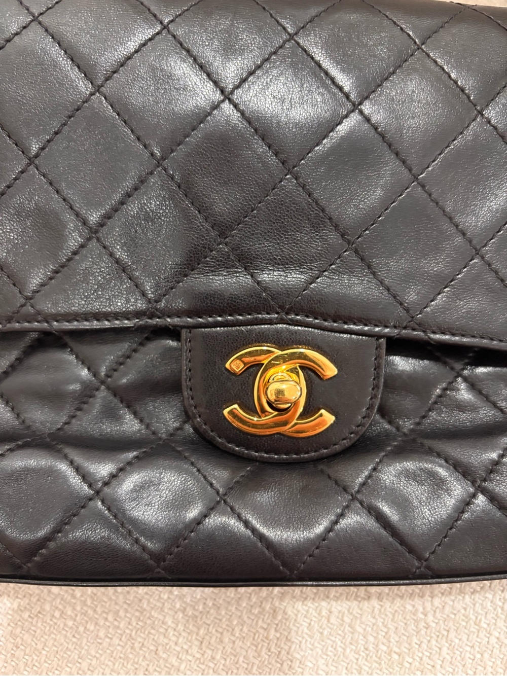Authentic CHANEL single flap black lambskin 24k gold hardware clutch - Picture 5 of 13